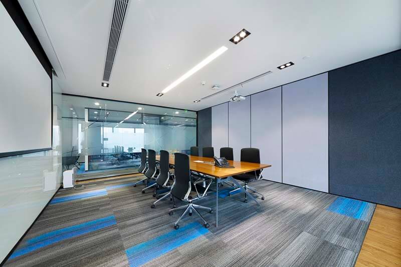 Meeting Room With Glass Partitions and Movable Walls