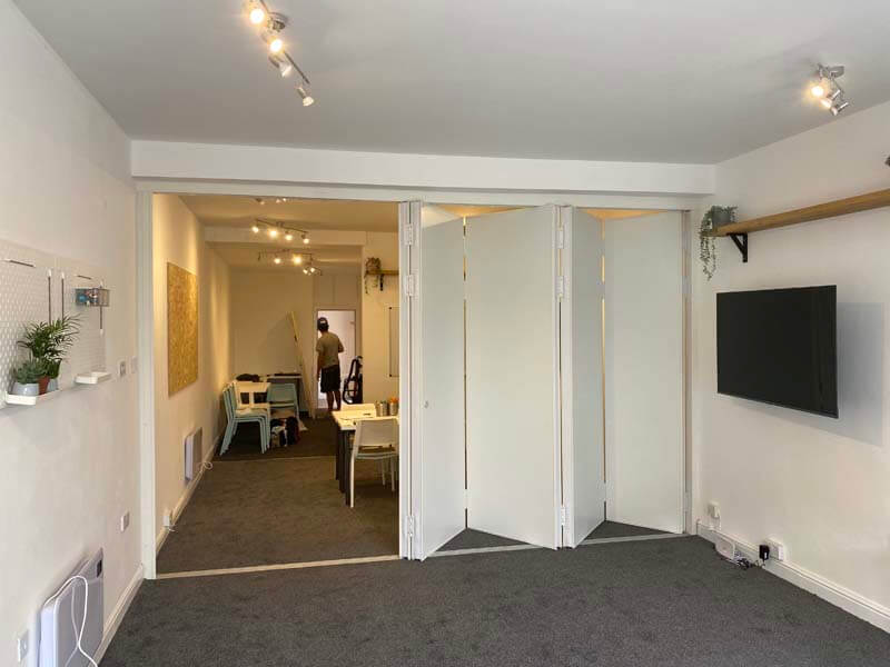 Splitting Meeting Rooms With Movable Walls